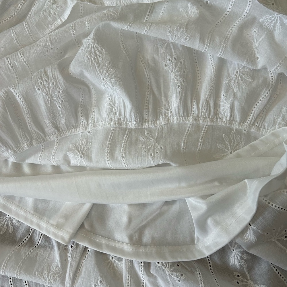 SHEIN Mulvari Shirred Knot Shoulder
Ruffle Hem Schiffy MIDI Dress Size M
White - Picture 14 of 14